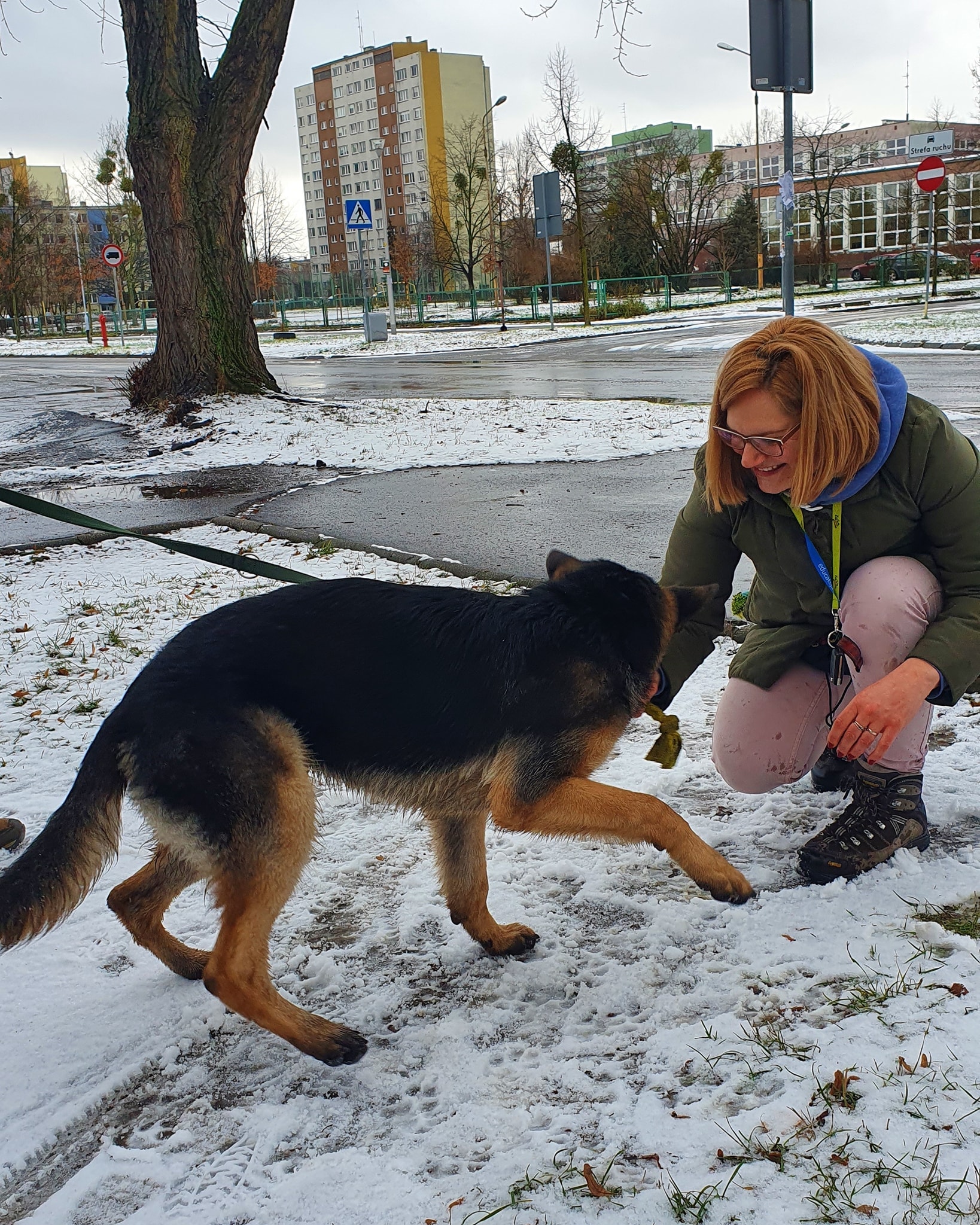 Joanna Rozwadowska, behawiorystka COAPE, zdjęcie z psem